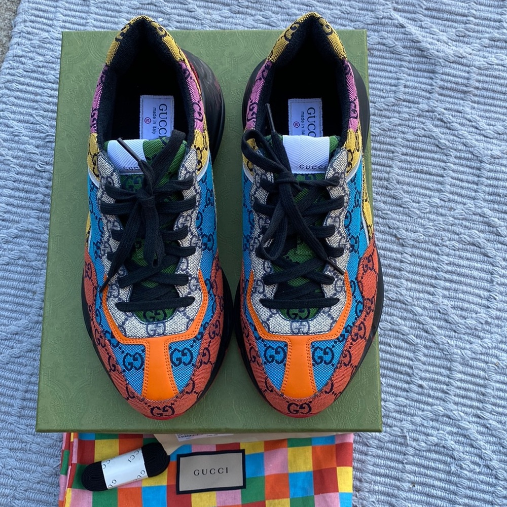 AUTHENTIC GUCCI CANVAS SNEAKERS